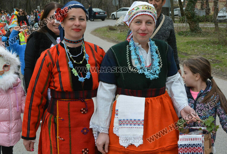 Кукерски чанове огласиха "Кенана" за прогонване на злите сили и в очакване на пролетта