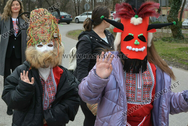 Кукерски чанове огласиха "Кенана" за прогонване на злите сили и в очакване на пролетта