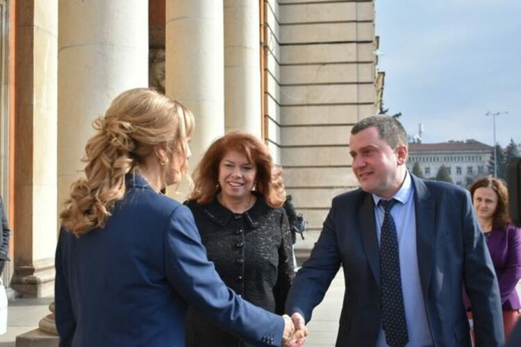 Природоматематическата гимназия „Христо Смирненски“ тържествено отбеляза своя 100-годишен юбилей