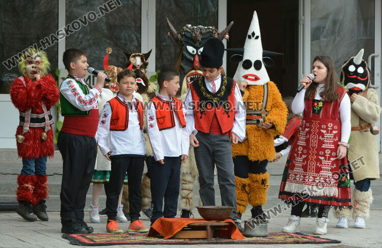 Кукерски чанове огласиха "Кенана" за прогонване на злите сили и в очакване на пролетта