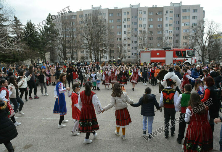 Кукерски чанове огласиха "Кенана" за прогонване на злите сили и в очакване на пролетта