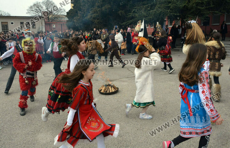 Кукерски чанове огласиха "Кенана" за прогонване на злите сили и в очакване на пролетта