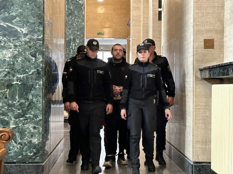 Приятелката на Семерджиев заяви в съда, че никога не го е виждала да е употребява наркотици