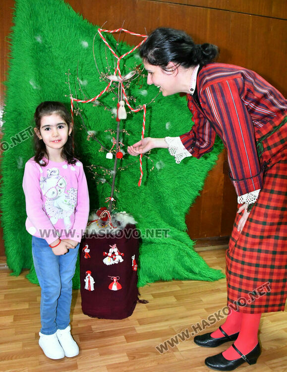 Традиционни мартеници за сръчковци в Регионалния музей на Хасково