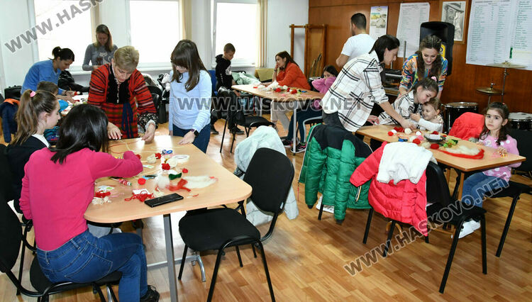 Традиционни мартеници за сръчковци в Регионалния музей на Хасково