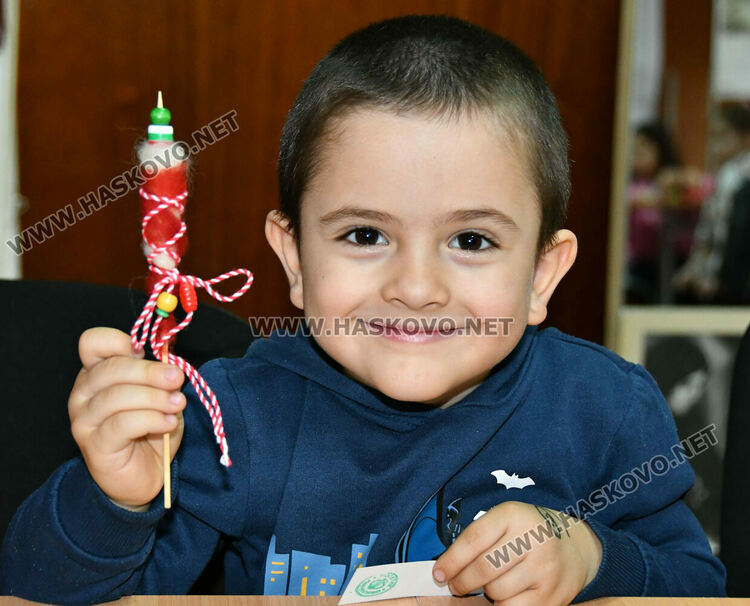 Традиционни мартеници за сръчковци в Регионалния музей на Хасково