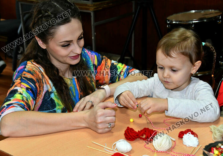 Традиционни мартеници за сръчковци в Регионалния музей на Хасково