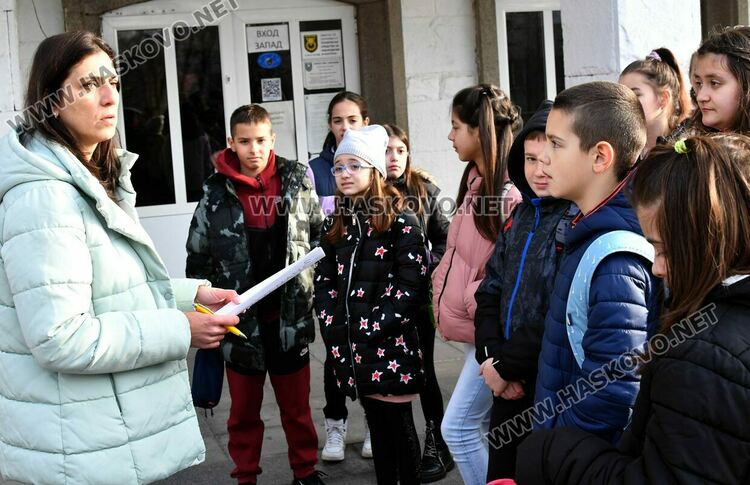 180 ученици показват знанията си в областните кръгове на олимпиадите по български език и „Знам и мога“