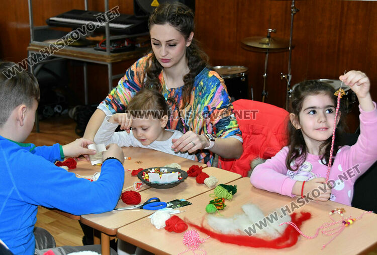 Традиционни мартеници за сръчковци в Регионалния музей на Хасково