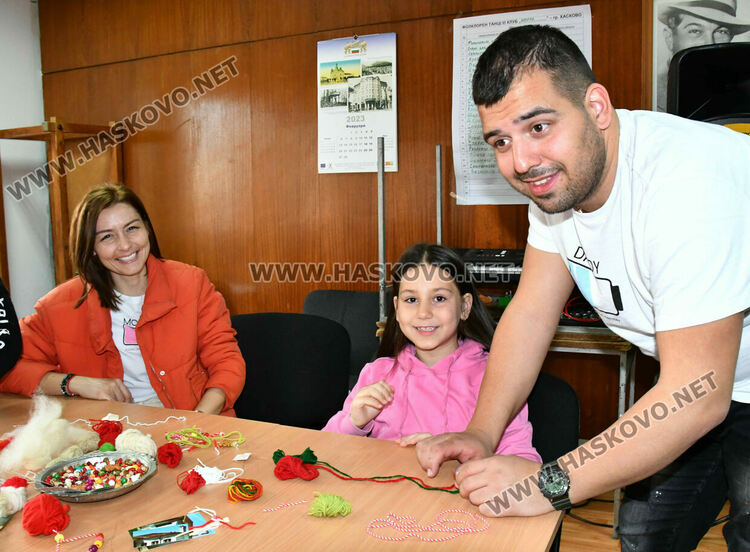Традиционни мартеници за сръчковци в Регионалния музей на Хасково