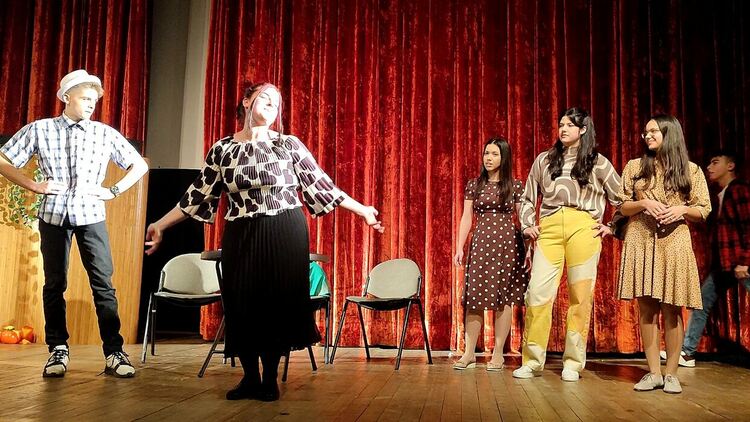 ЕГ "Иван Вазов"-Смолян отново с участие и награди във фестивал за училищен театър 