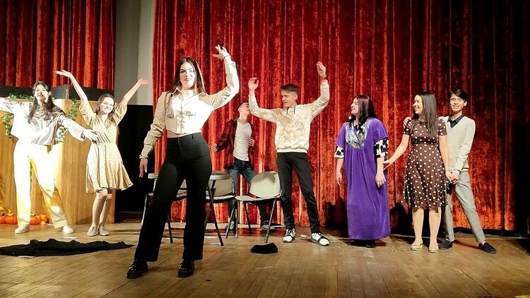 ЕГ "Иван Вазов"-Смолян отново с участие и награди във фестивал за училищен театър 