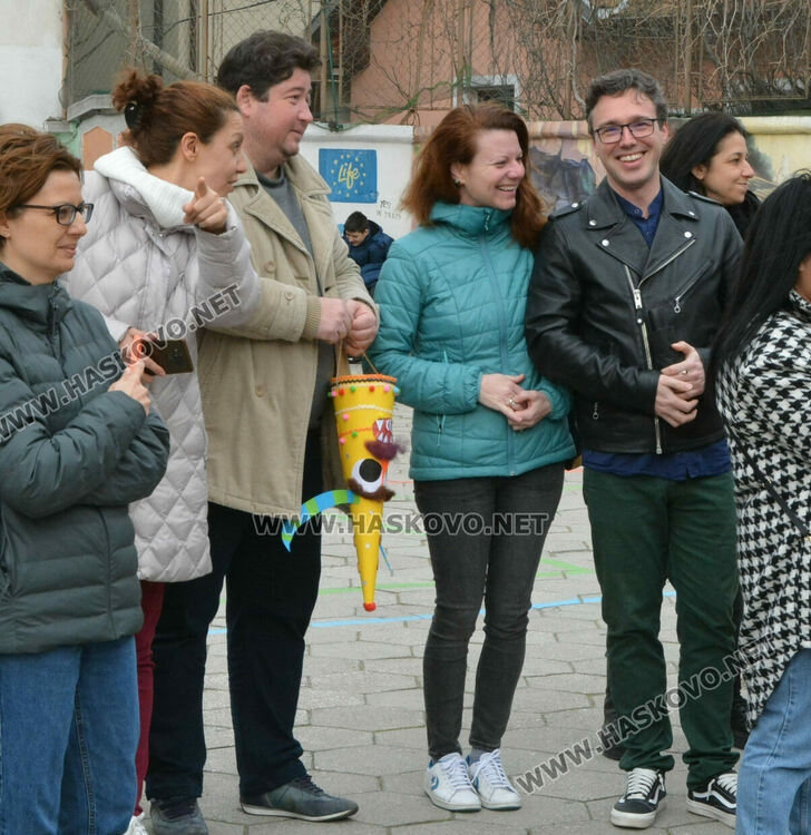 В училище „Св. Климент Охридски“ прогониха злите сили на Заговезни