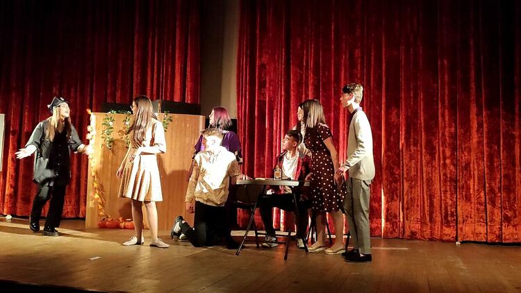 ЕГ "Иван Вазов"-Смолян отново с участие и награди във фестивал за училищен театър 