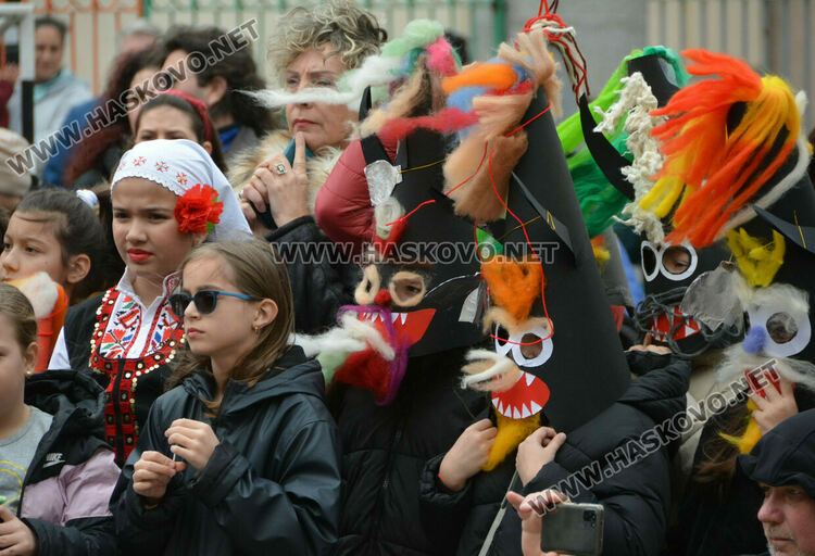 В училище „Св. Климент Охридски“ прогониха злите сили на Заговезни