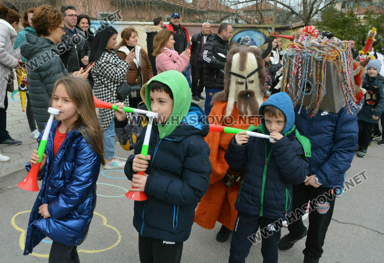 В училище „Св. Климент Охридски“ прогониха злите сили на Заговезни
