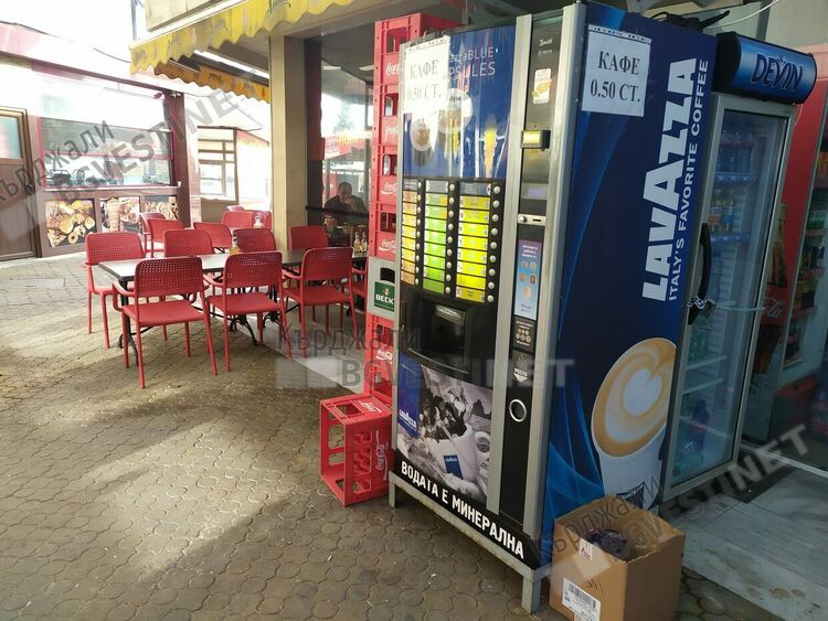 Кърджали се напълни с кафе-автомати, кафенетата фалират
