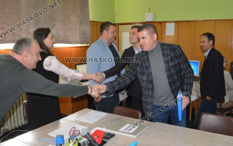 Преодоляването на политическата криза ще доведе до развръзка за останалите, смята Сезгин Мехмед