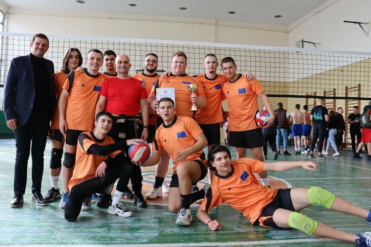 Волейболистите на ПГДС са шампиони в общинските ученически игри в Хасково