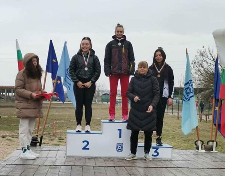 Два пъти злато и сребро за атлетите от Хасково на Национална купа по хвърляния