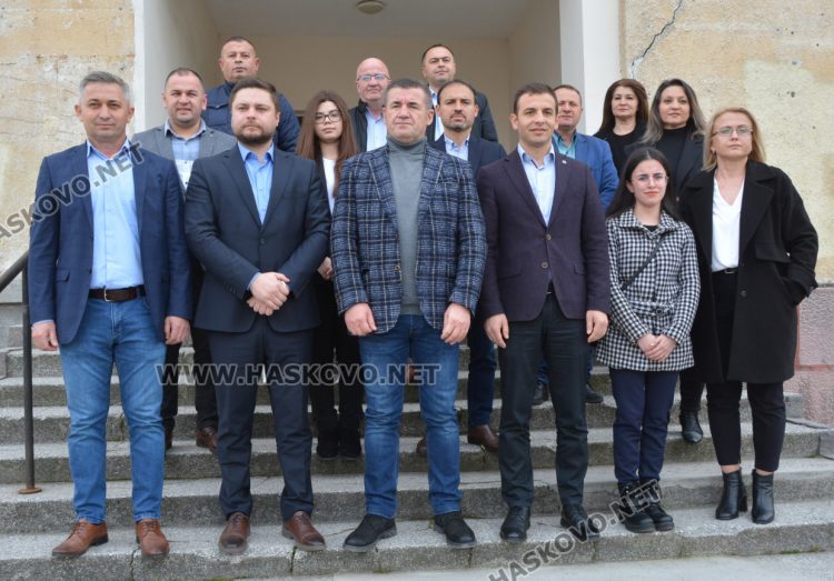 Преодоляването на политическата криза ще доведе до развръзка за останалите, смята Сезгин Мехмед