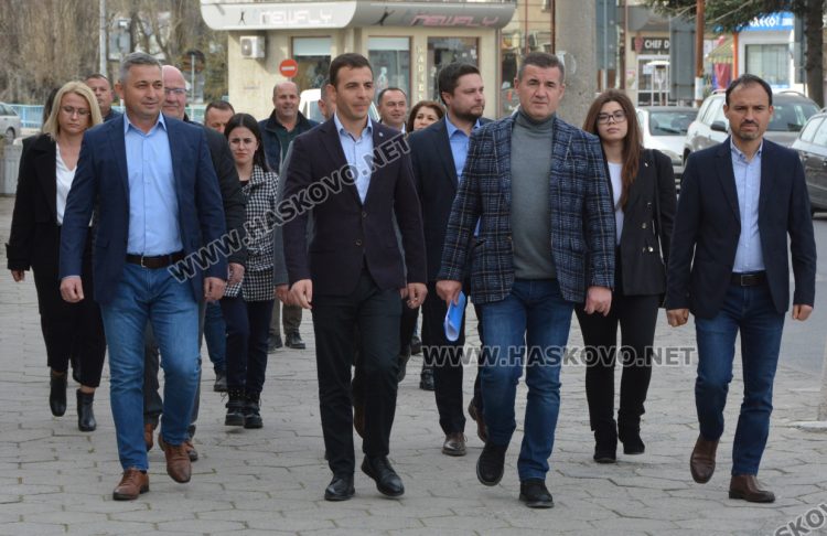 Преодоляването на политическата криза ще доведе до развръзка за останалите, смята Сезгин Мехмед