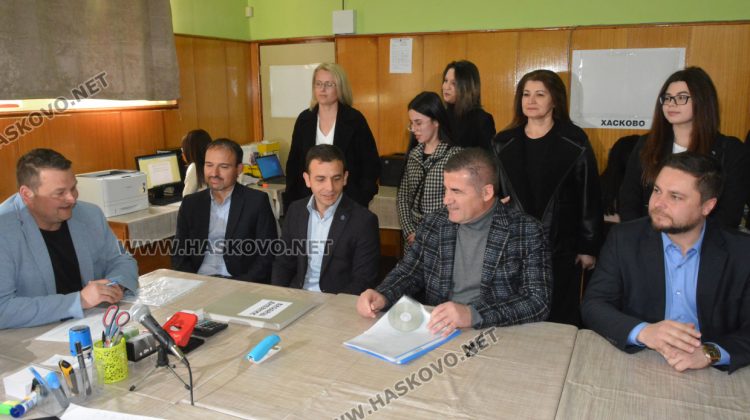 Преодоляването на политическата криза ще доведе до развръзка за останалите, смята Сезгин Мехмед