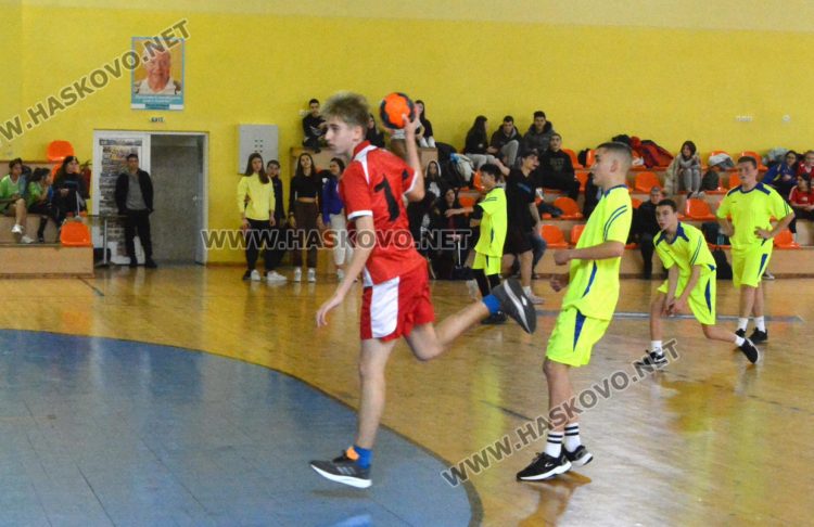 Категорична победа в атрактивен мач за ПМГ в ученическите игри по хандбал