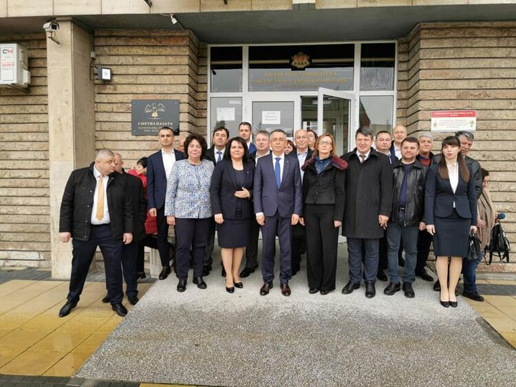 ДПС регистрира листата си в Кърджали,води Мустафа Карадайъ