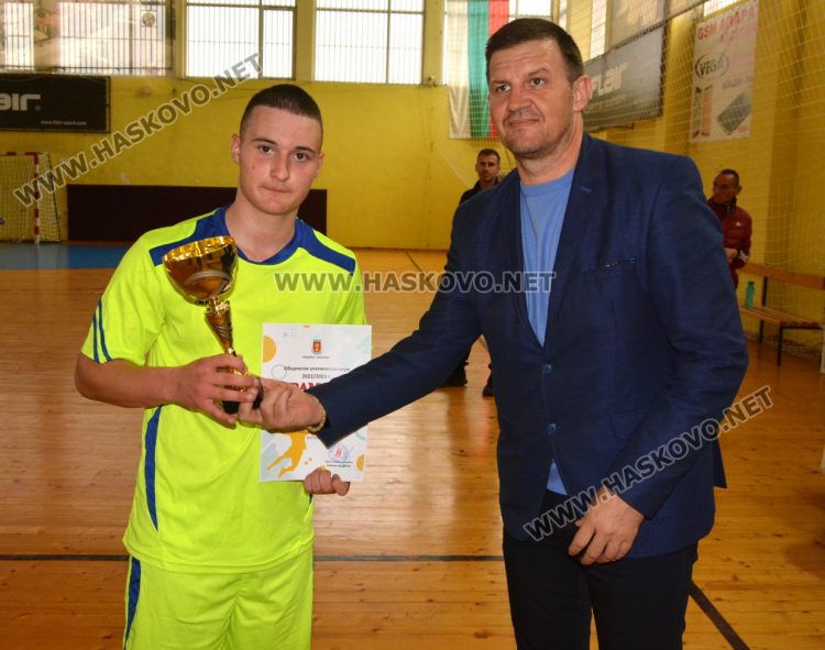 Категорична победа в атрактивен мач за ПМГ в ученическите игри по хандбал