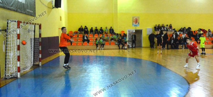 Категорична победа в атрактивен мач за ПМГ в ученическите игри по хандбал