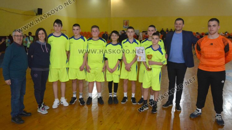 Категорична победа в атрактивен мач за ПМГ в ученическите игри по хандбал