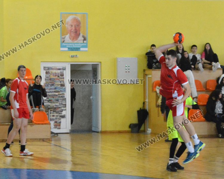Категорична победа в атрактивен мач за ПМГ в ученическите игри по хандбал