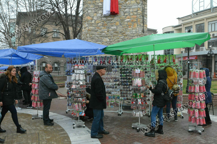 Хасково е с първомартенска украса