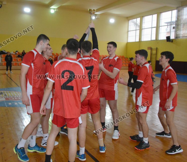 Категорична победа в атрактивен мач за ПМГ в ученическите игри по хандбал