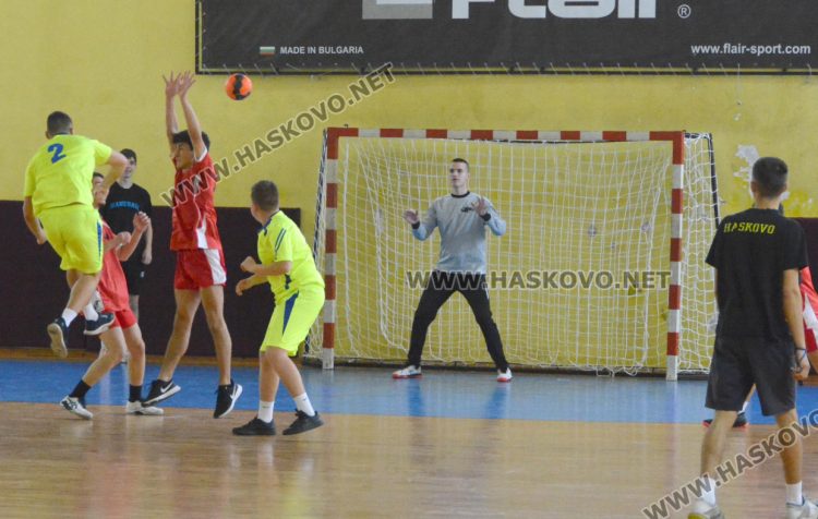 Категорична победа в атрактивен мач за ПМГ в ученическите игри по хандбал