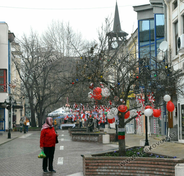 Хасково е с първомартенска украса