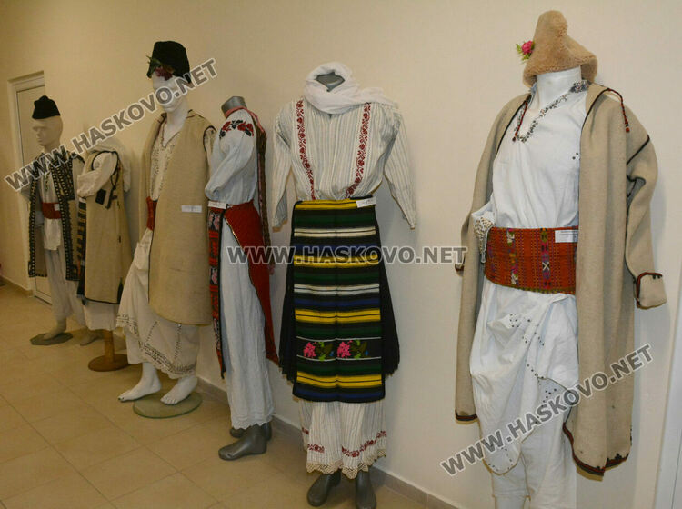 Старите носии от колекцията на Златка Господинова „разказват“ за стари времена, нрави и вярвания