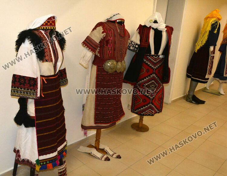 Старите носии от колекцията на Златка Господинова „разказват“ за стари времена, нрави и вярвания