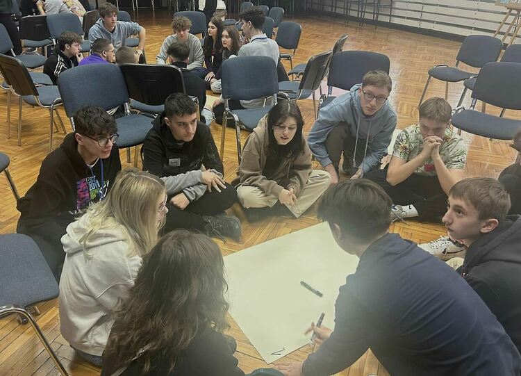 Професионалната гимназия по транспорт и аграрни технологии участваха в дискусия за насилието в училище