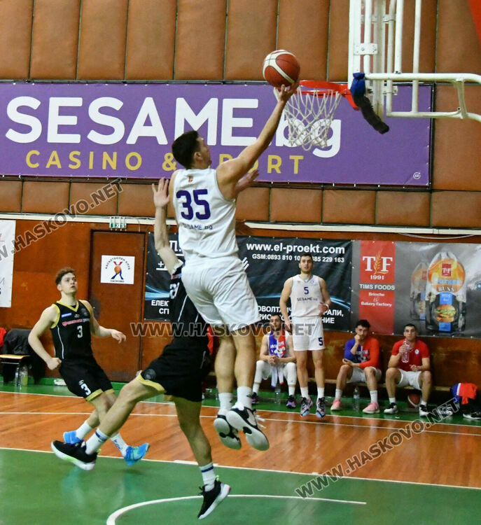 Баскетболистите на Хасково победиха &bdquo;Академик&ldquo; със 112:90