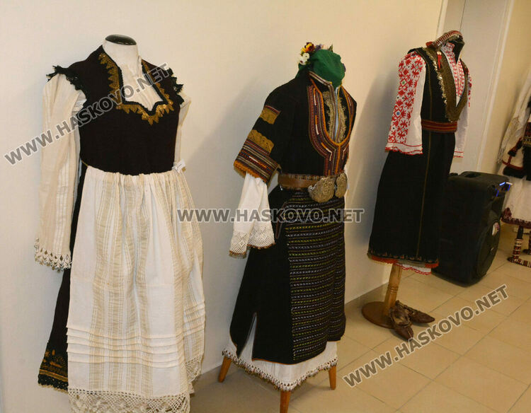 Старите носии от колекцията на Златка Господинова „разказват“ за стари времена, нрави и вярвания