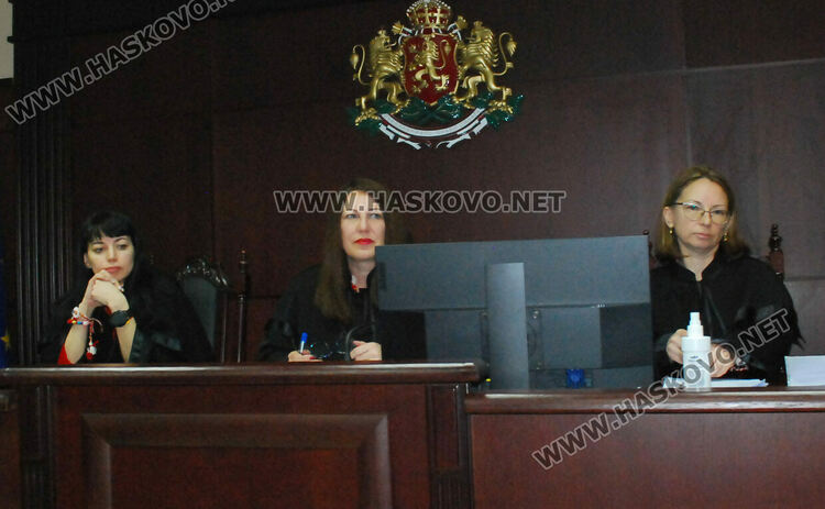 Обявиха за решаване делото за такса смет в Хасково, отложиха това за Димитровград