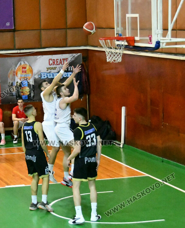 Баскетболистите на Хасково победиха &bdquo;Академик&ldquo; със 112:90