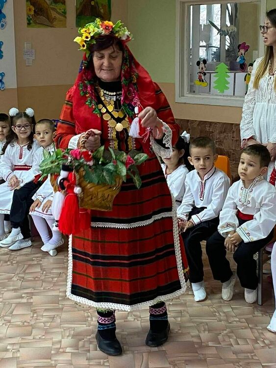 Баба Марта посети детските градини в община Димитровград