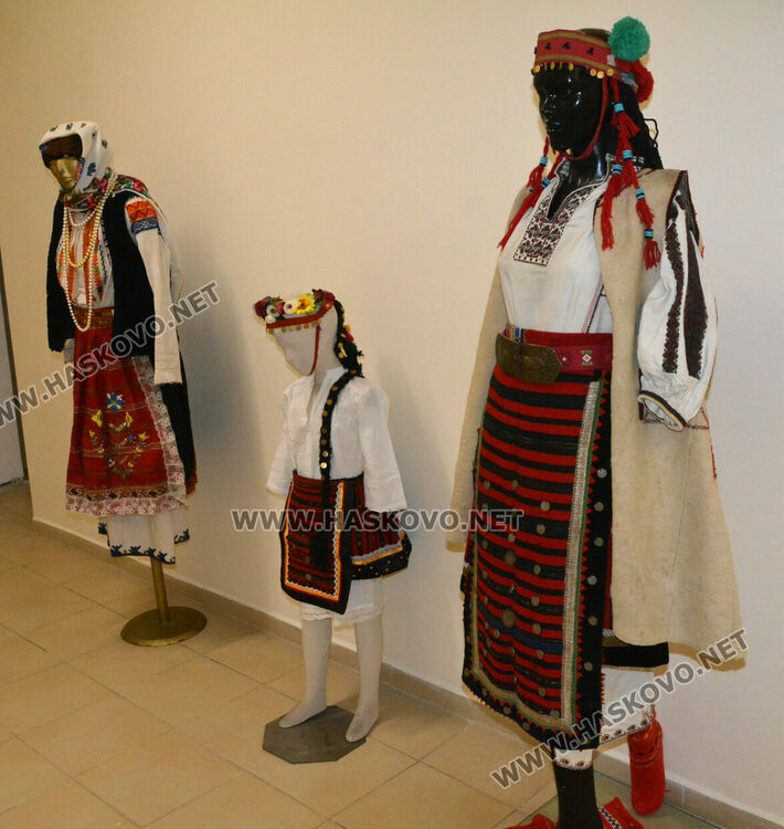 Старите носии от колекцията на Златка Господинова „разказват“ за стари времена, нрави и вярвания