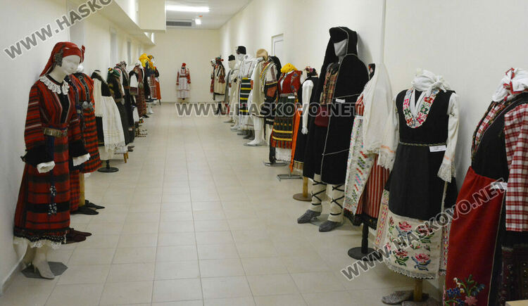 Старите носии от колекцията на Златка Господинова „разказват“ за стари времена, нрави и вярвания