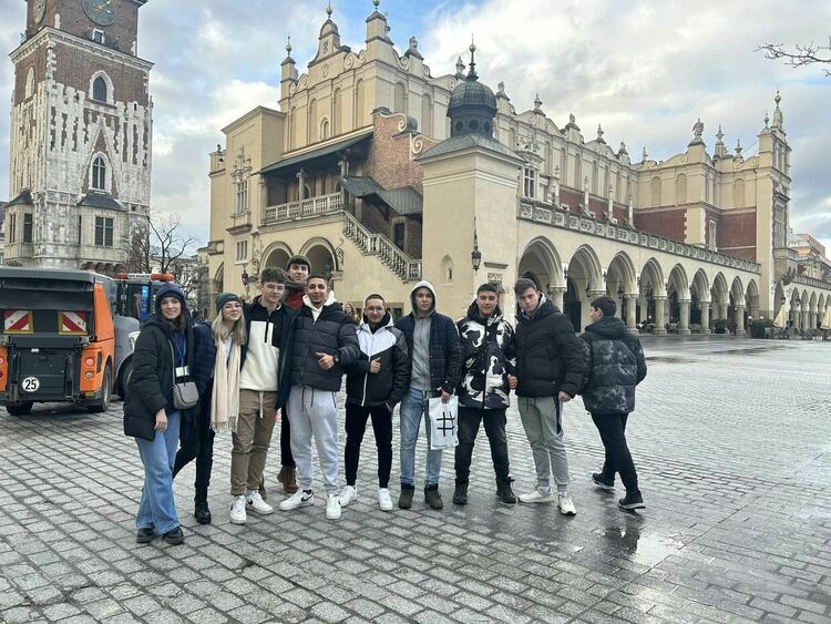 Професионалната гимназия по транспорт и аграрни технологии участваха в дискусия за насилието в училище