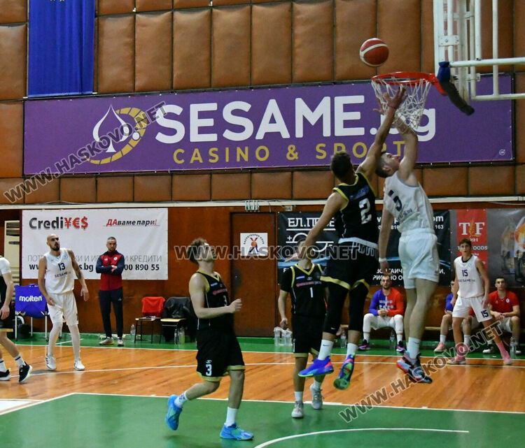 Баскетболистите на Хасково победиха &bdquo;Академик&ldquo; със 112:90