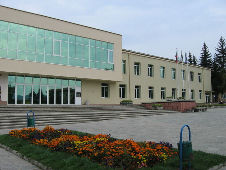 Община Брезник дари лекарства на Специализираната болница за продължително лечение и рехабилитация в Перник